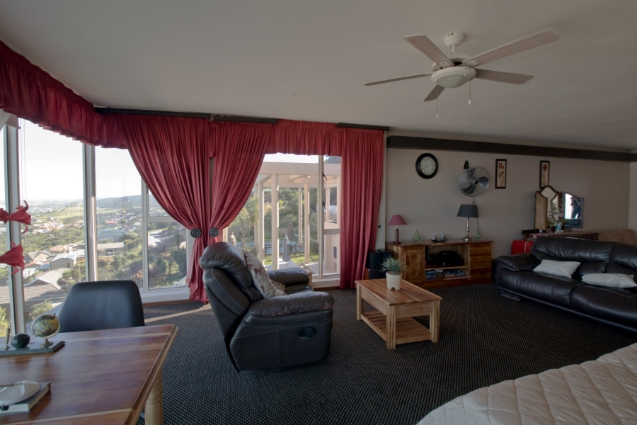 7 Bedroom Property for Sale in Outeniqua Strand Western Cape